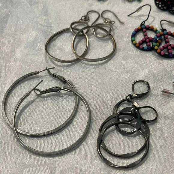 Fun earring lot for kids/women 31 pairs! Pierced earrings dangles studs fashion - Picture 8 of 10